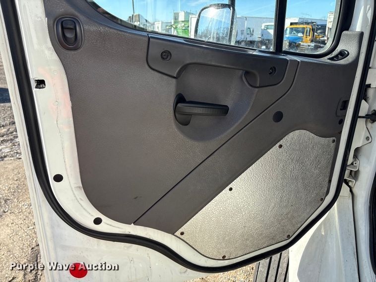 image for item YA1855 2018 Freightliner Business Class M2 box truck