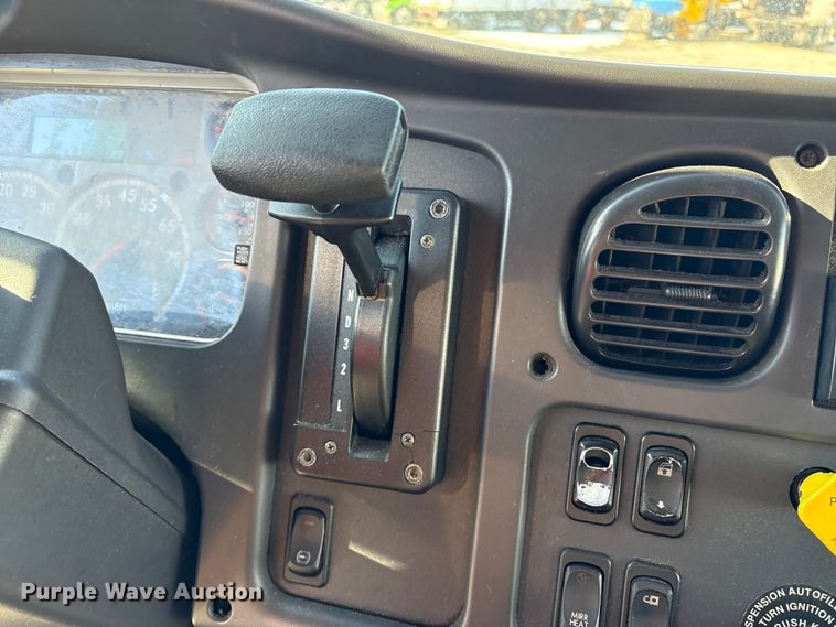 image for item YA1855 2018 Freightliner Business Class M2 box truck