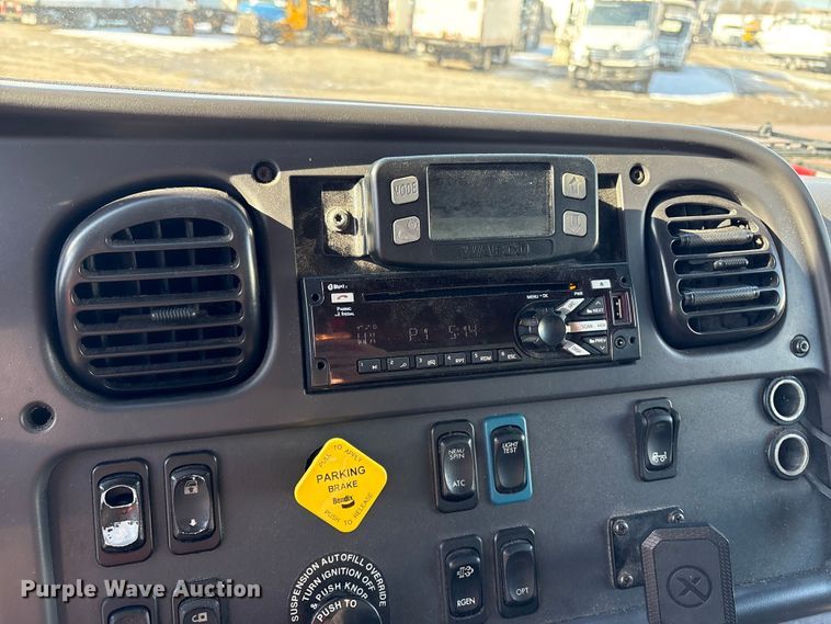 image for item YA1855 2018 Freightliner Business Class M2 box truck