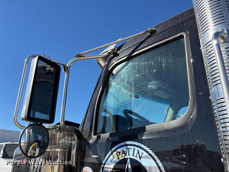 image for item YA1907 2025 Peterbilt 589 semi truck