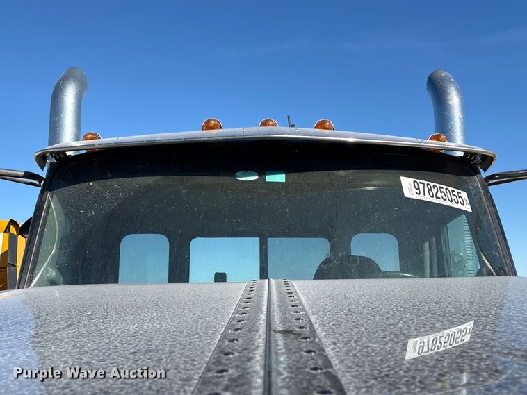 image for item YA1907 2025 Peterbilt 589 semi truck