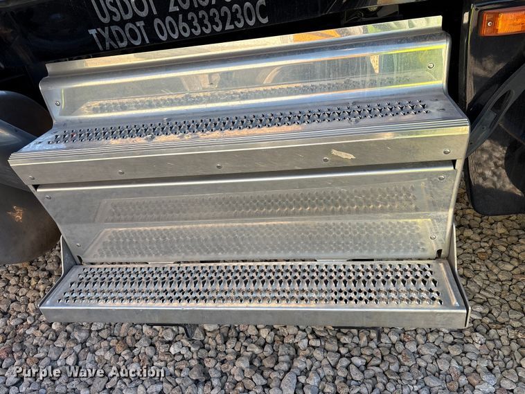 image for item YA1907 2025 Peterbilt 589 semi truck