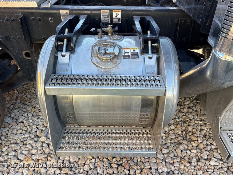 image for item YA1907 2025 Peterbilt 589 semi truck