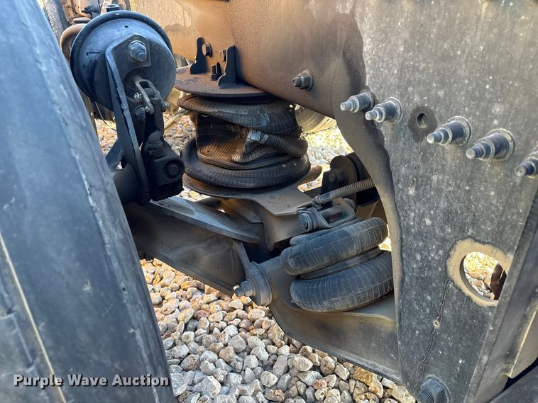 image for item YA1907 2025 Peterbilt 589 semi truck