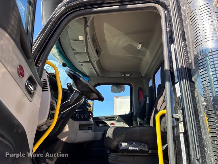 image for item YA1907 2025 Peterbilt 589 semi truck