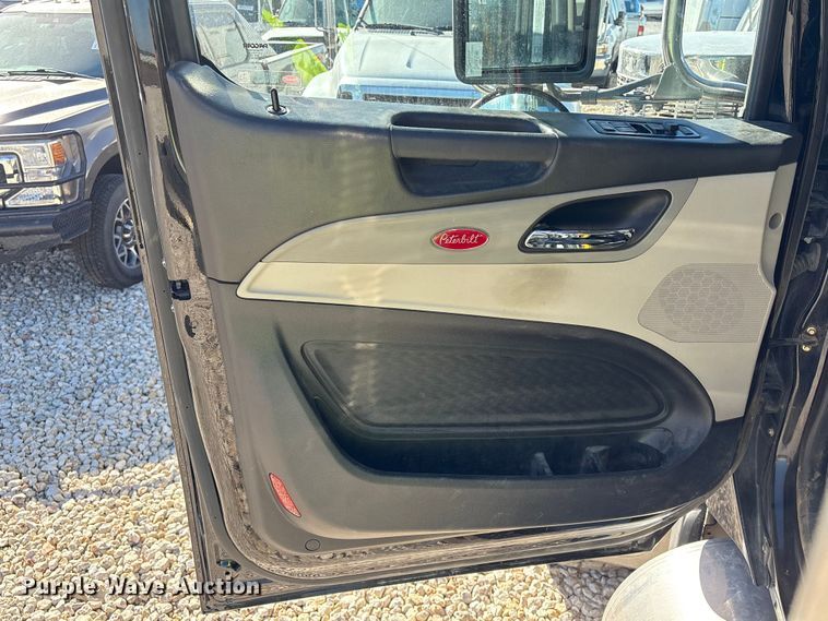 image for item YA1907 2025 Peterbilt 589 semi truck