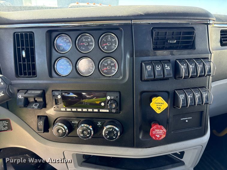 image for item YA1907 2025 Peterbilt 589 semi truck