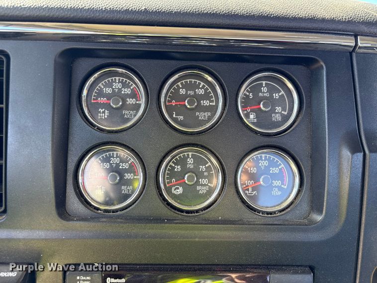 image for item YA1907 2025 Peterbilt 589 semi truck