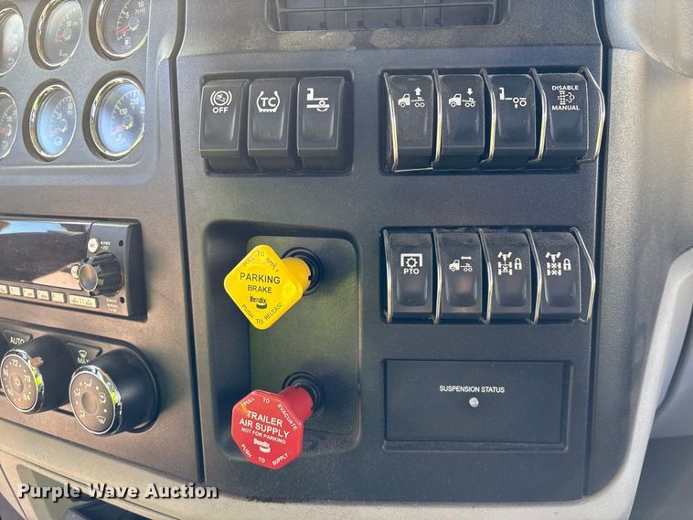 image for item YA1907 2025 Peterbilt 589 semi truck