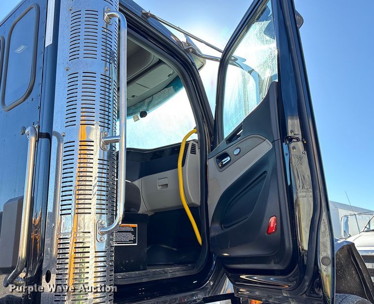 image for item YA1907 2025 Peterbilt 589 semi truck