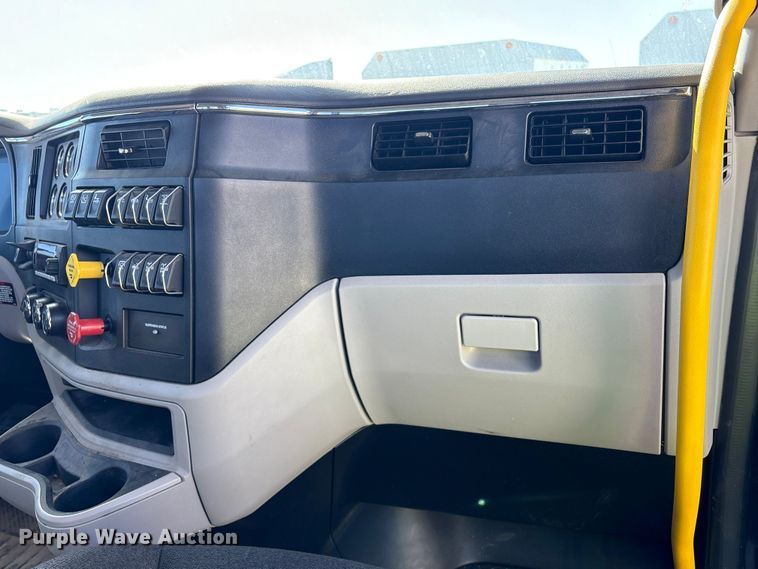 image for item YA1907 2025 Peterbilt 589 semi truck