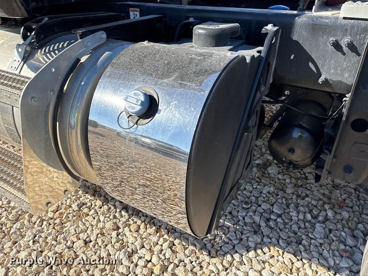 image for item YA1907 2025 Peterbilt 589 semi truck