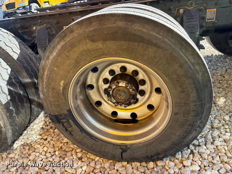 image for item YA1907 2025 Peterbilt 589 semi truck