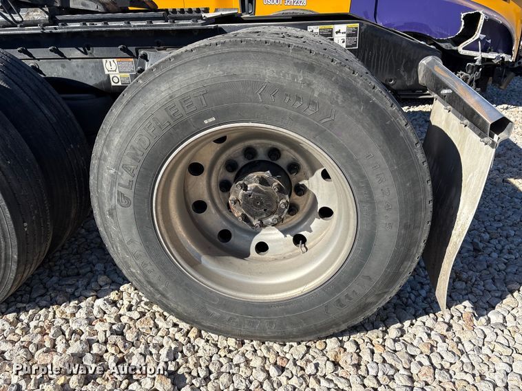 image for item YA1907 2025 Peterbilt 589 semi truck