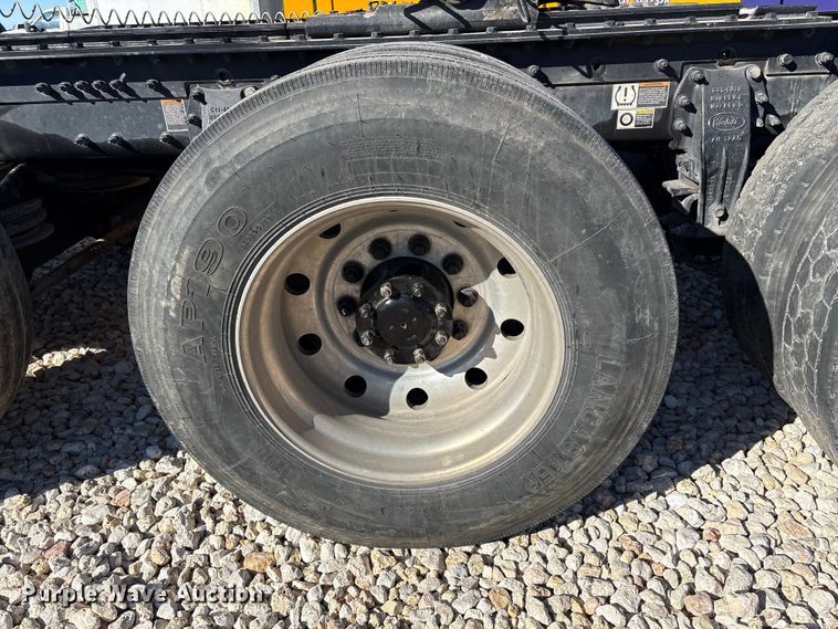 image for item YA1907 2025 Peterbilt 589 semi truck