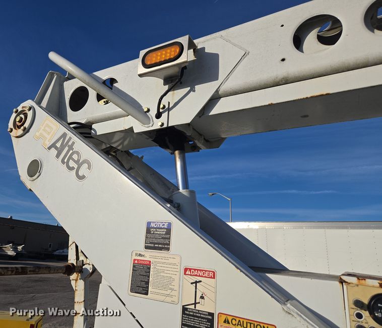 image for item YA1977 2014 Freightliner Business Class M2 cable placer bucket truck