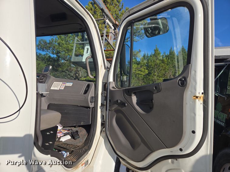 image for item YA1977 2014 Freightliner Business Class M2 cable placer bucket truck