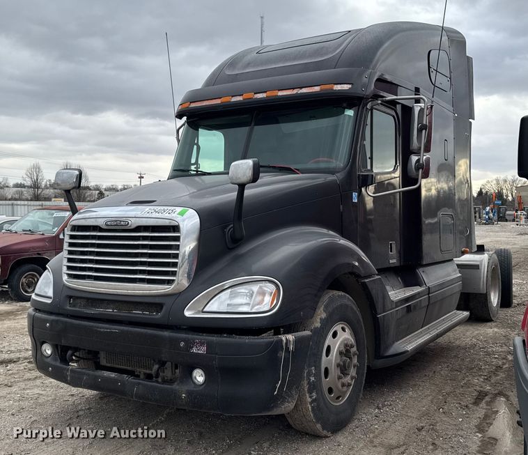 image for item YA2079 2003 Freightliner Columbia semi truck