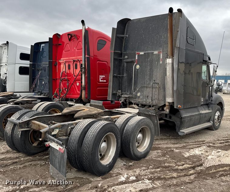 image for item YA2079 2003 Freightliner Columbia semi truck