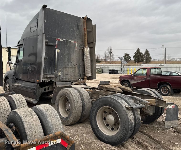 image for item YA2079 2003 Freightliner Columbia semi truck