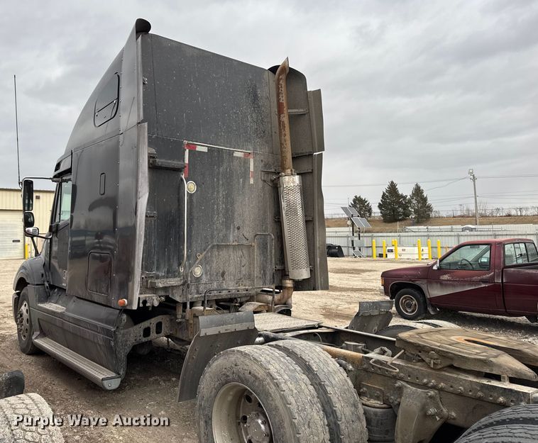 image for item YA2079 2003 Freightliner Columbia semi truck