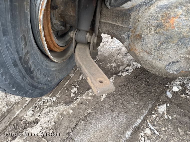 image for item YA2079 2003 Freightliner Columbia semi truck