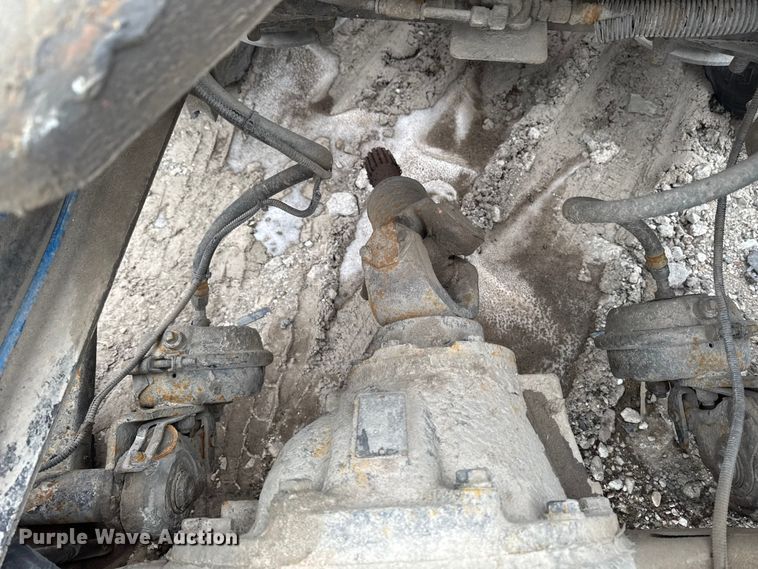 image for item YA2079 2003 Freightliner Columbia semi truck