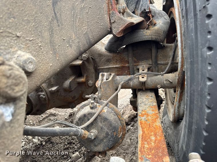 image for item YA2079 2003 Freightliner Columbia semi truck