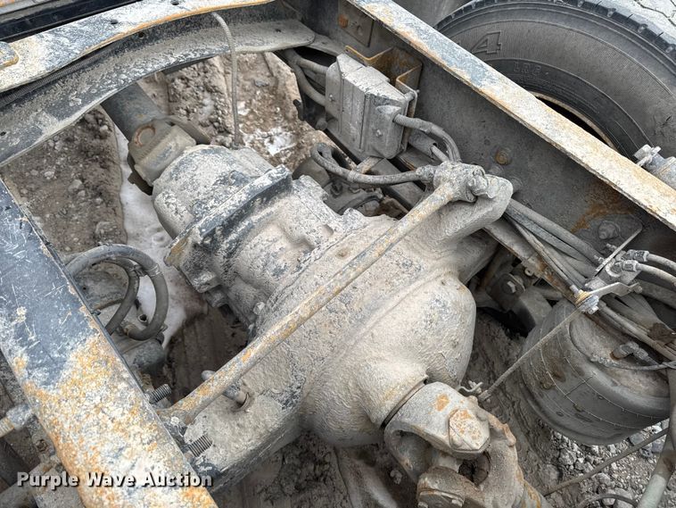 image for item YA2079 2003 Freightliner Columbia semi truck