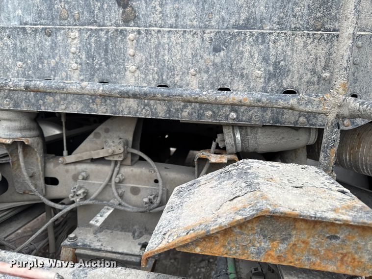 image for item YA2079 2003 Freightliner Columbia semi truck