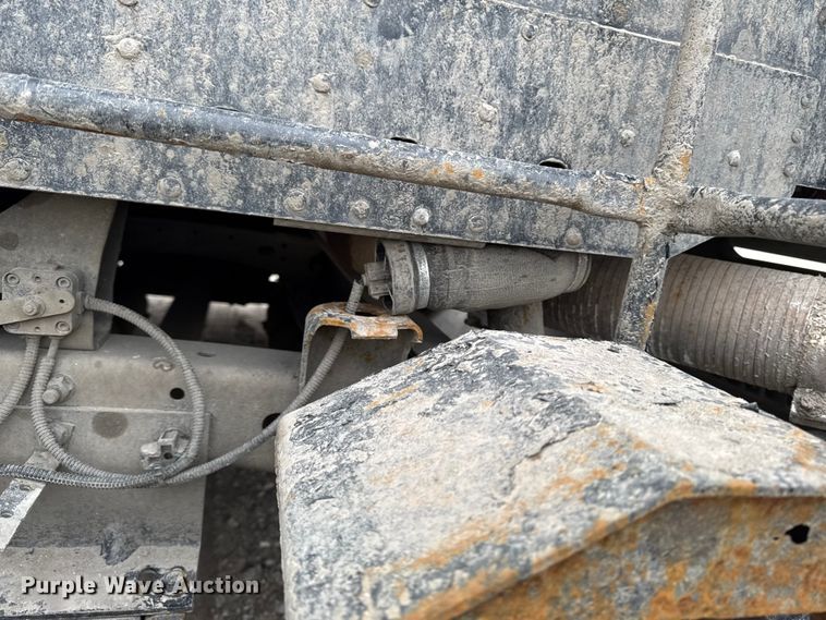 image for item YA2079 2003 Freightliner Columbia semi truck