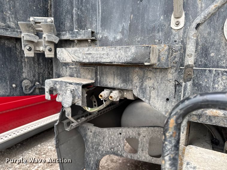 image for item YA2079 2003 Freightliner Columbia semi truck