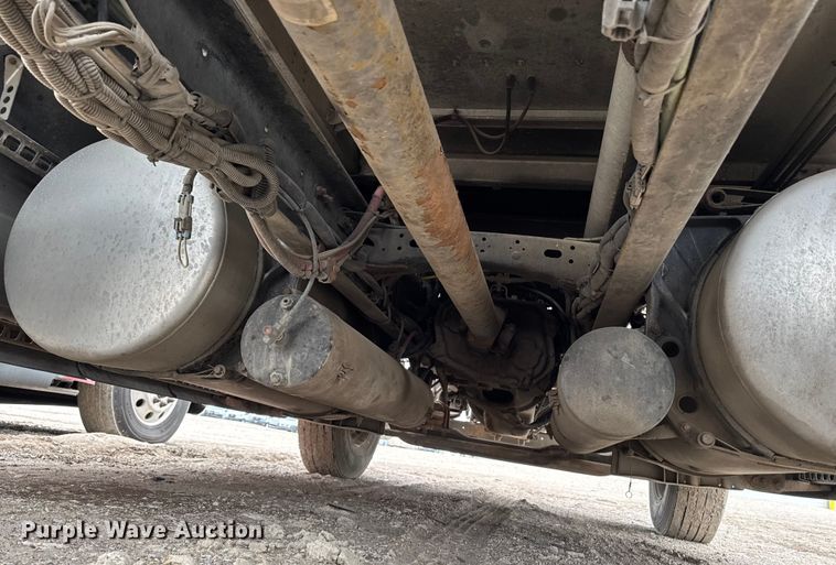 image for item YA2079 2003 Freightliner Columbia semi truck