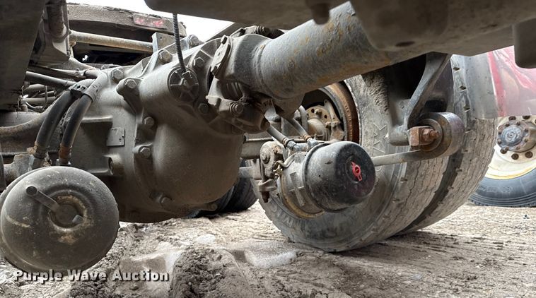 image for item YA2079 2003 Freightliner Columbia semi truck