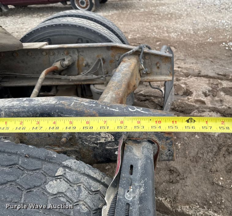 image for item YA2079 2003 Freightliner Columbia semi truck