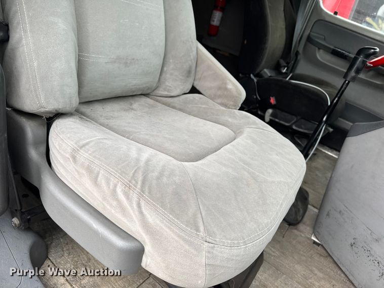 image for item YA2079 2003 Freightliner Columbia semi truck