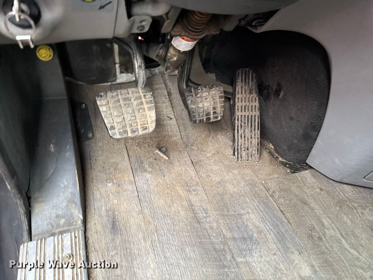 image for item YA2079 2003 Freightliner Columbia semi truck