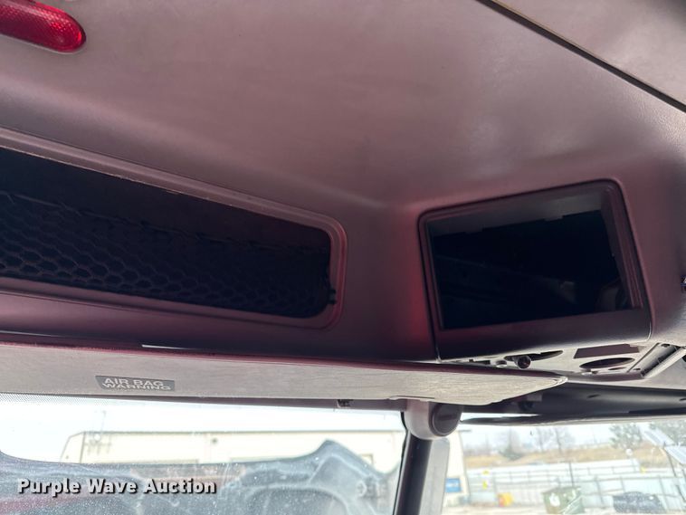 image for item YA2079 2003 Freightliner Columbia semi truck