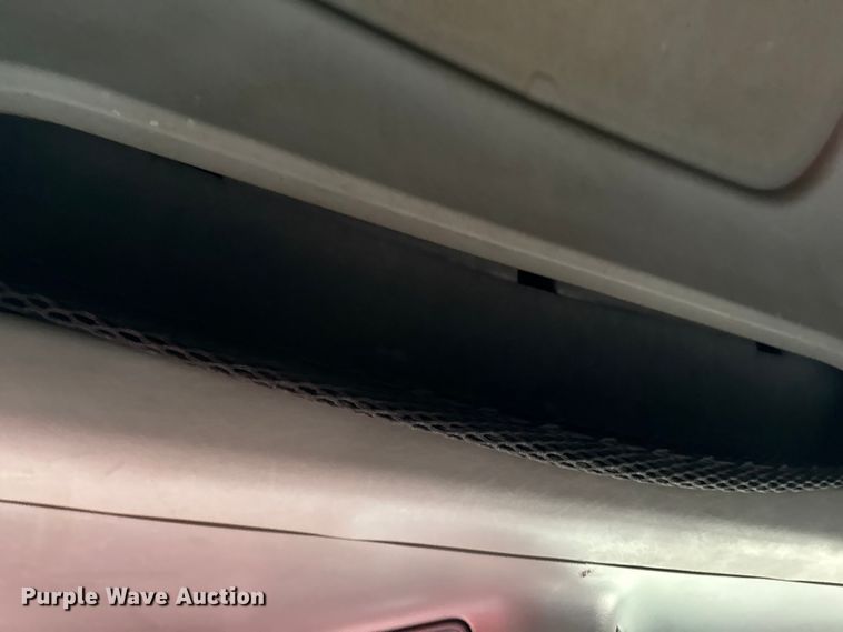 image for item YA2079 2003 Freightliner Columbia semi truck