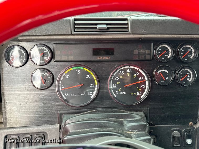 image for item YA2079 2003 Freightliner Columbia semi truck