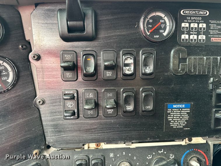 image for item YA2079 2003 Freightliner Columbia semi truck