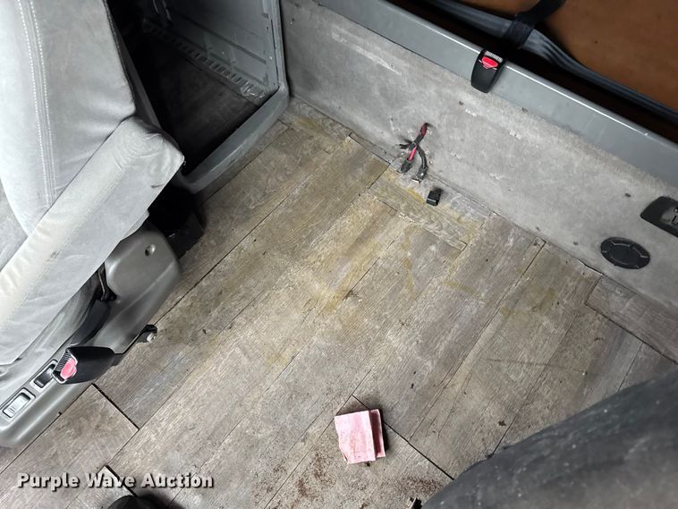 image for item YA2079 2003 Freightliner Columbia semi truck