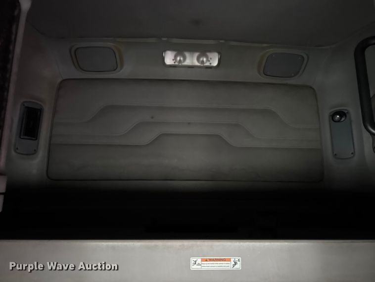 image for item YA2079 2003 Freightliner Columbia semi truck