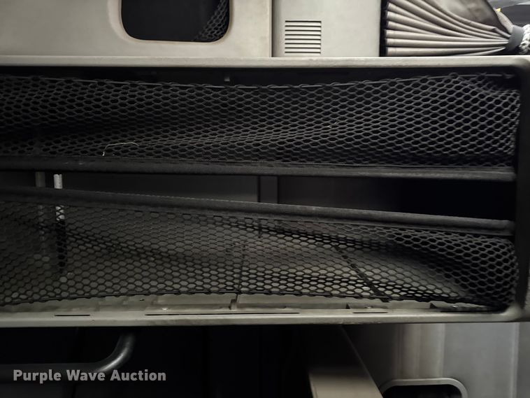 image for item YA2079 2003 Freightliner Columbia semi truck