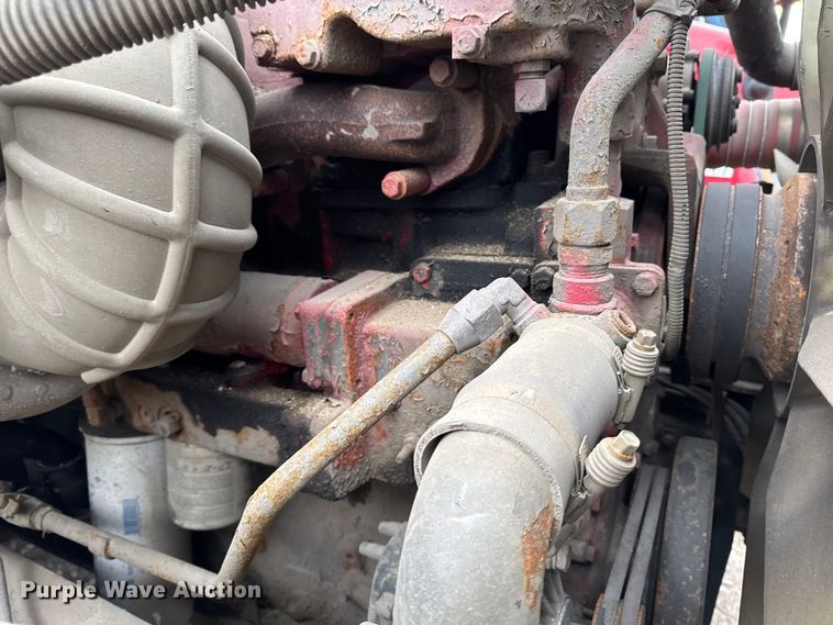 image for item YA2079 2003 Freightliner Columbia semi truck