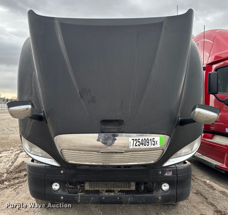 image for item YA2079 2003 Freightliner Columbia semi truck