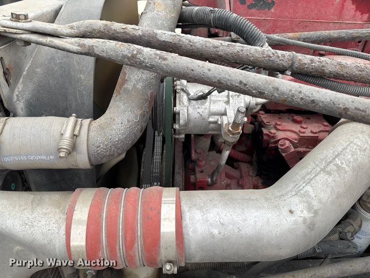 image for item YA2079 2003 Freightliner Columbia semi truck