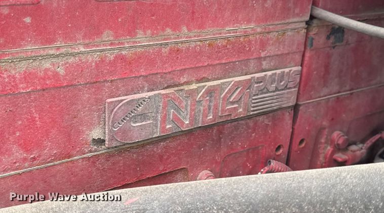 image for item YA2079 2003 Freightliner Columbia semi truck