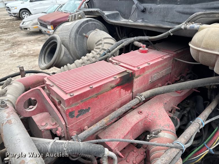 image for item YA2079 2003 Freightliner Columbia semi truck