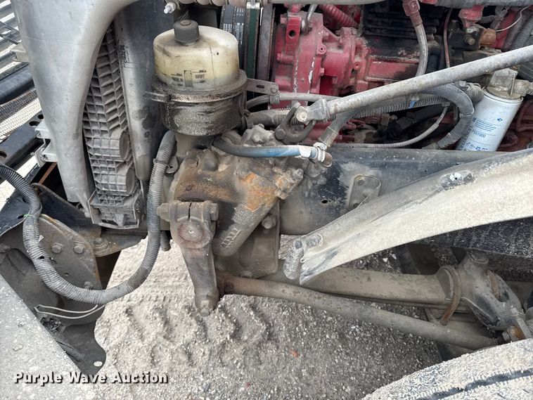 image for item YA2079 2003 Freightliner Columbia semi truck